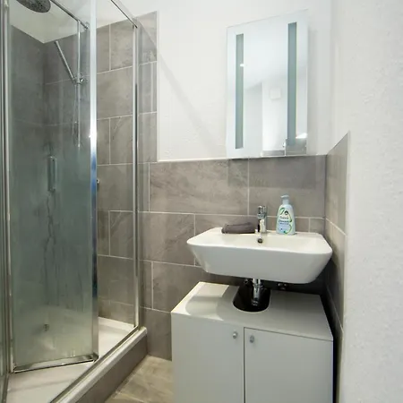 Grossraum-Apartments Mit 2Sz, Wz, Kueche, Smart-Tv, Parken, Etc Erfurt Exterior photo