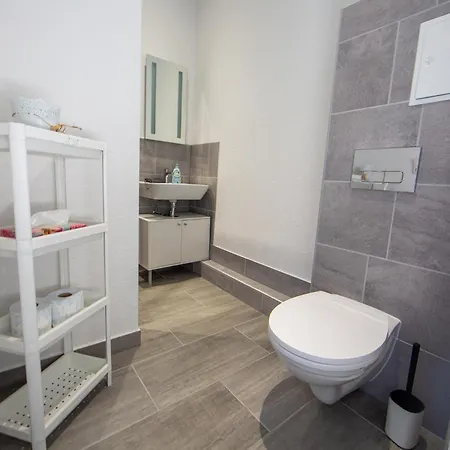 Grossraum-Apartments Mit 2Sz, Wz, Kueche, Smart-Tv, Parken, Etc Erfurt Room photo
