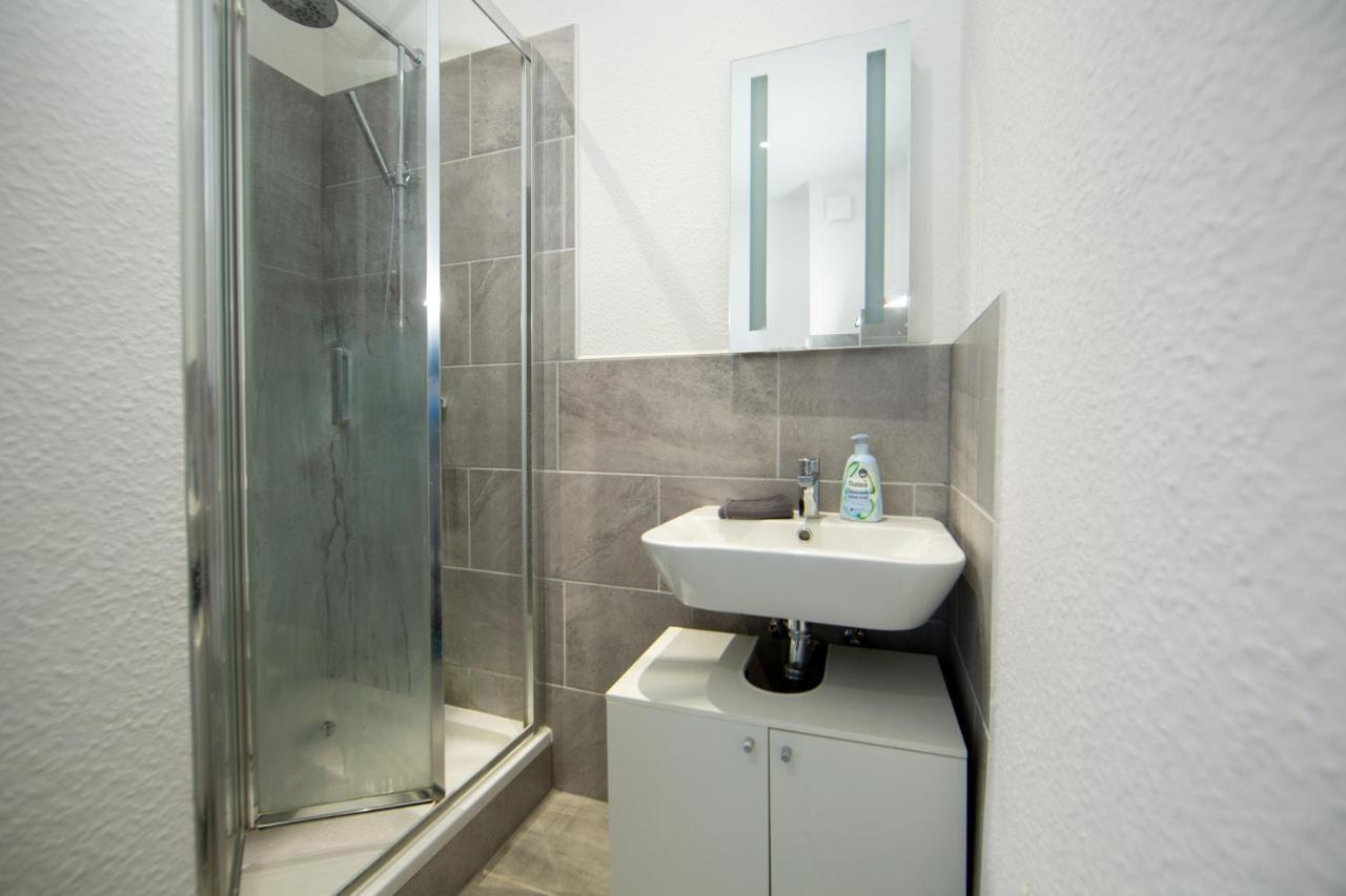 Grossraum-apartments Mit 2sz, Wz, Kueche, Smart-tv, Parken, Etc *