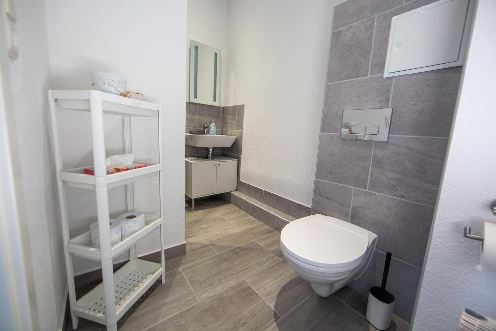 Grossraum-apartments Mit 2sz, Wz, Kueche, Smart-tv, Parken, Etc * Erfurt
