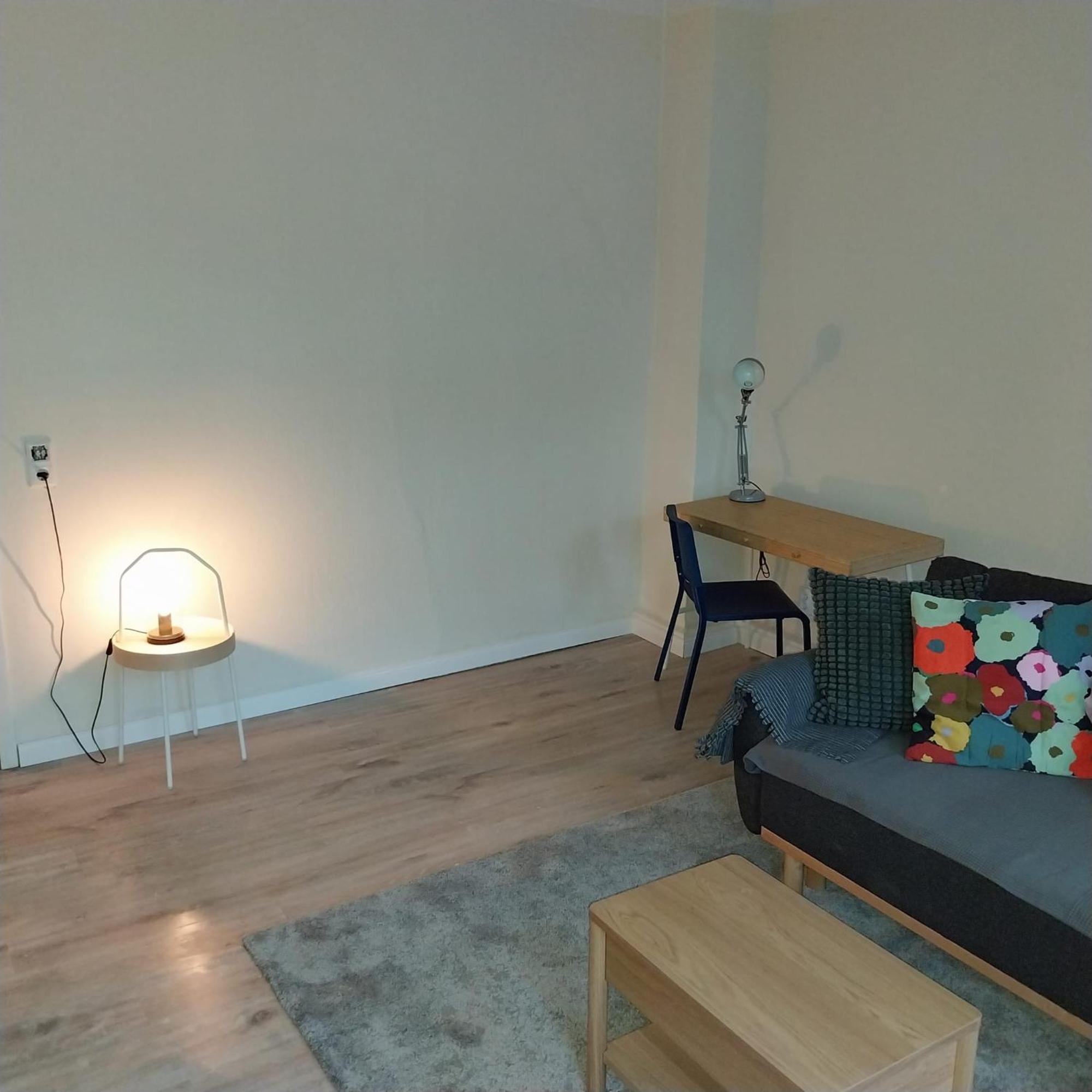 Grossraum-apartments Mit 2sz, Wz, Kueche, Smart-tv, Parken, Etc *