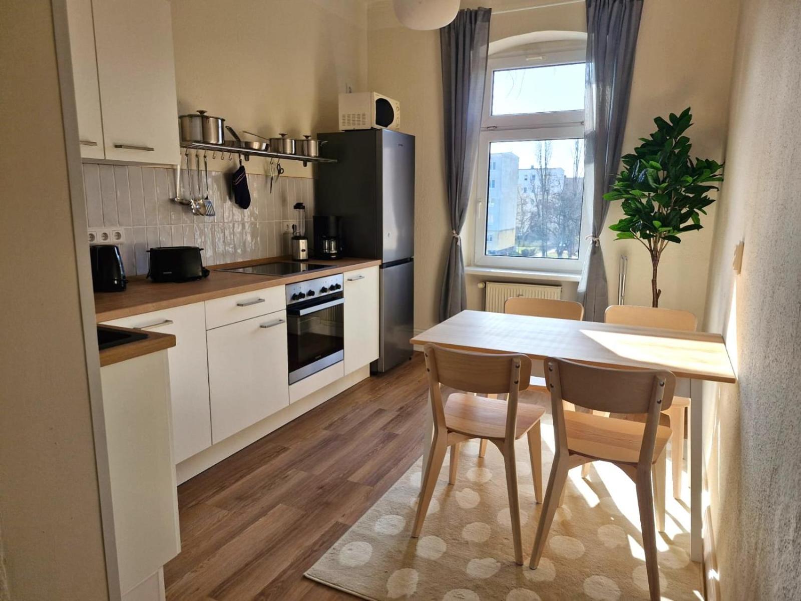 Grossraum-apartments Mit 2sz, Wz, Kueche, Smart-tv, Parken, Etc Apartment Erfurt