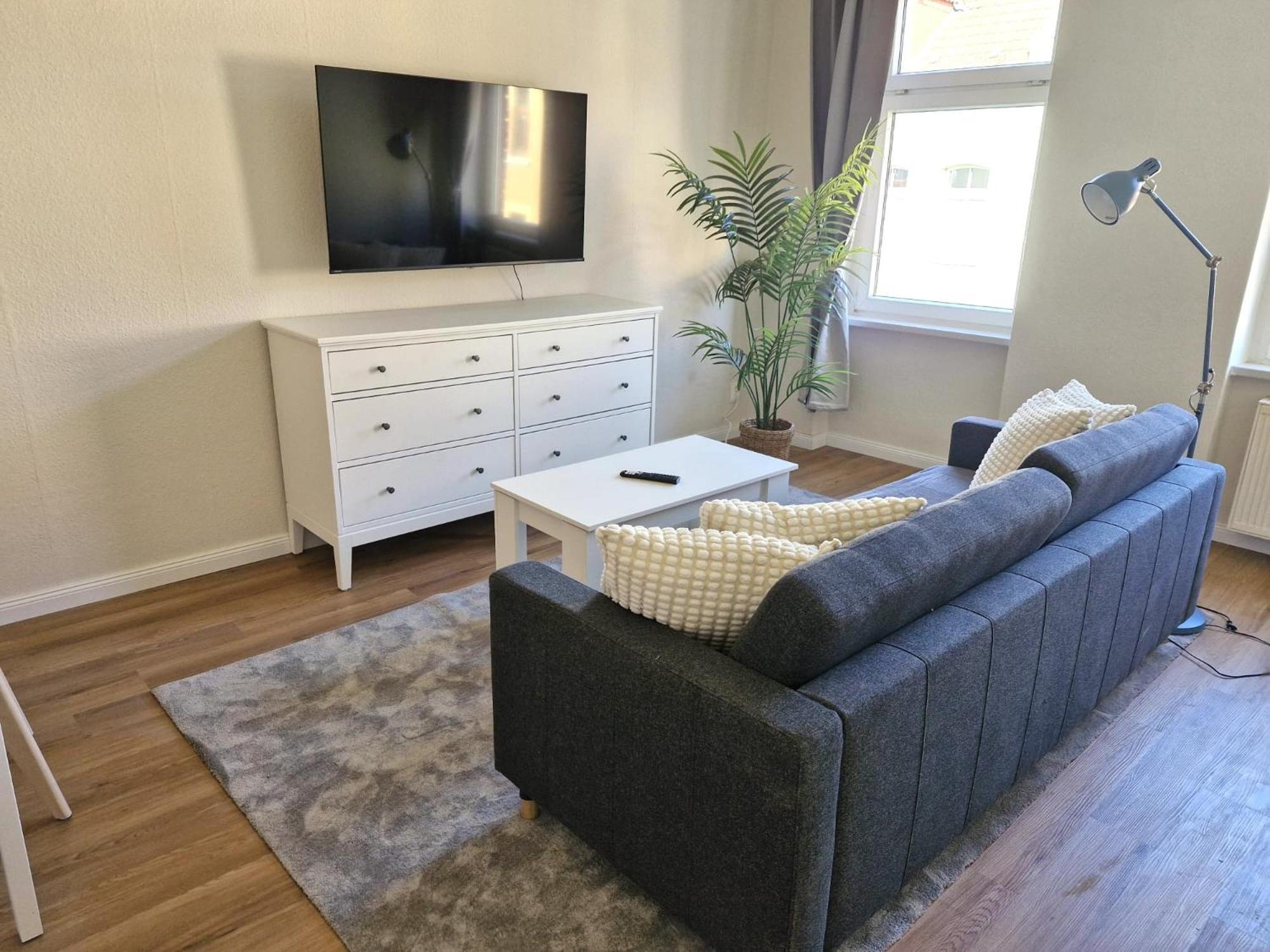 Grossraum-apartments Mit 2sz, Wz, Kueche, Smart-tv, Parken, Etc * Erfurt